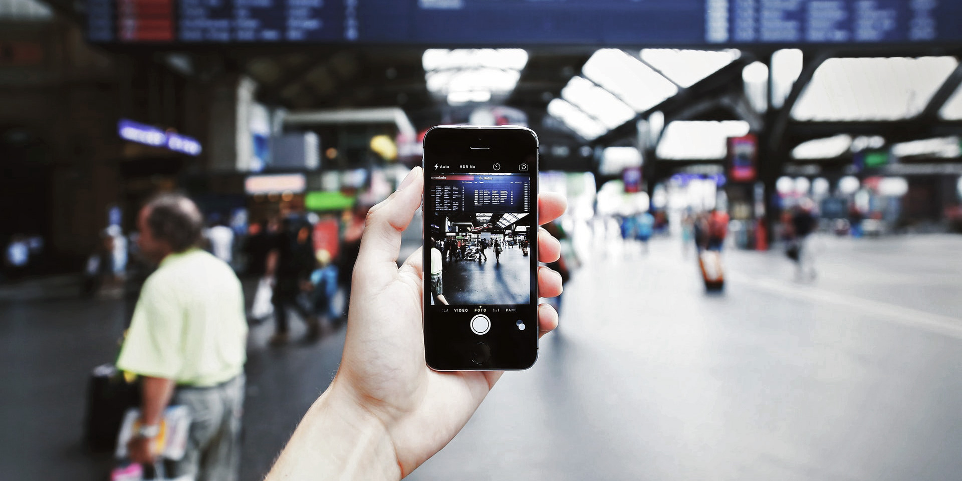 person-holding-space-gray-iphone-5s-on-camera-application-861139_banner